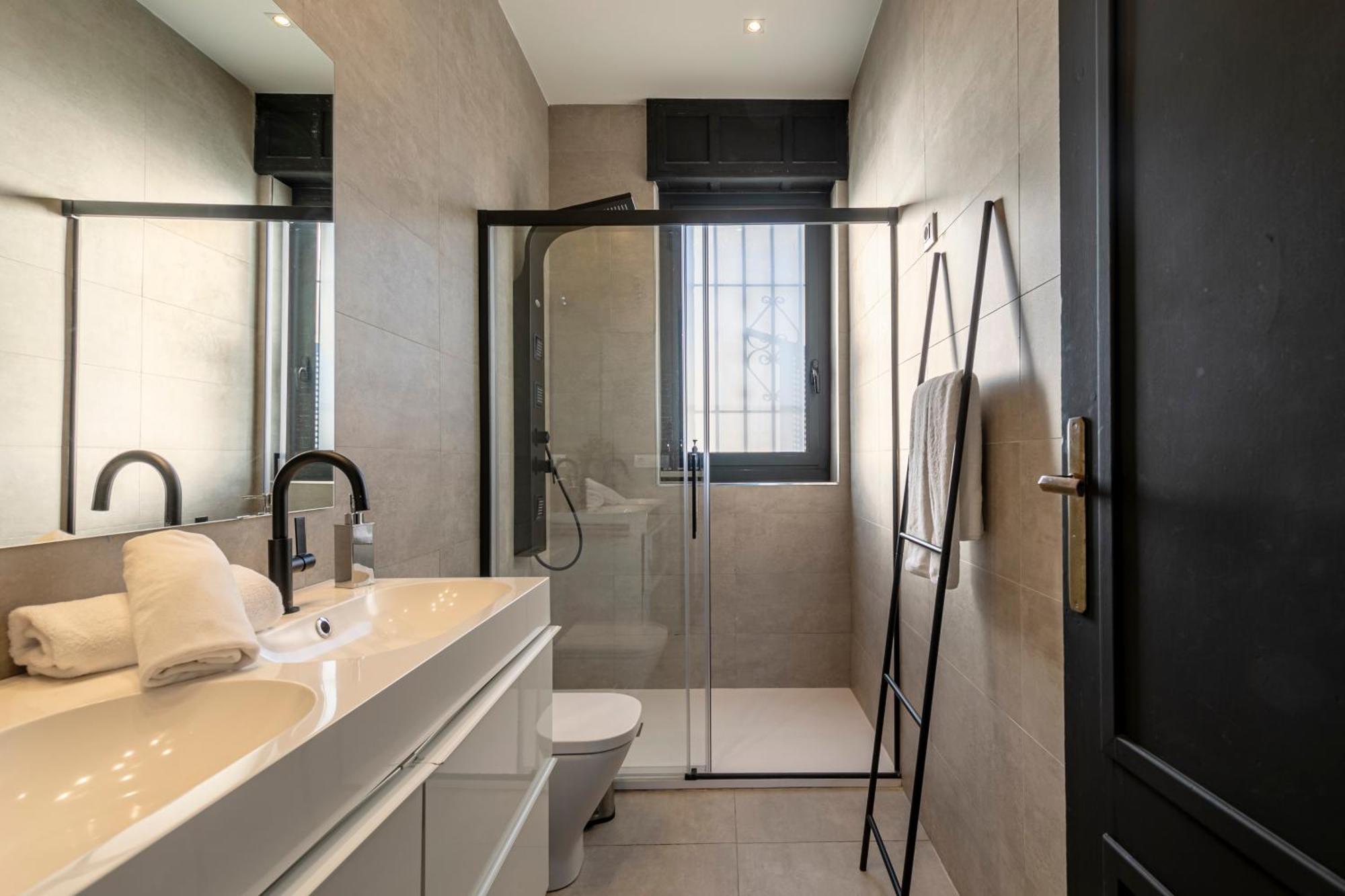Isg Apartments Modern Atticpool At The Cathedralfree Parking Sevilla Dış mekan fotoğraf